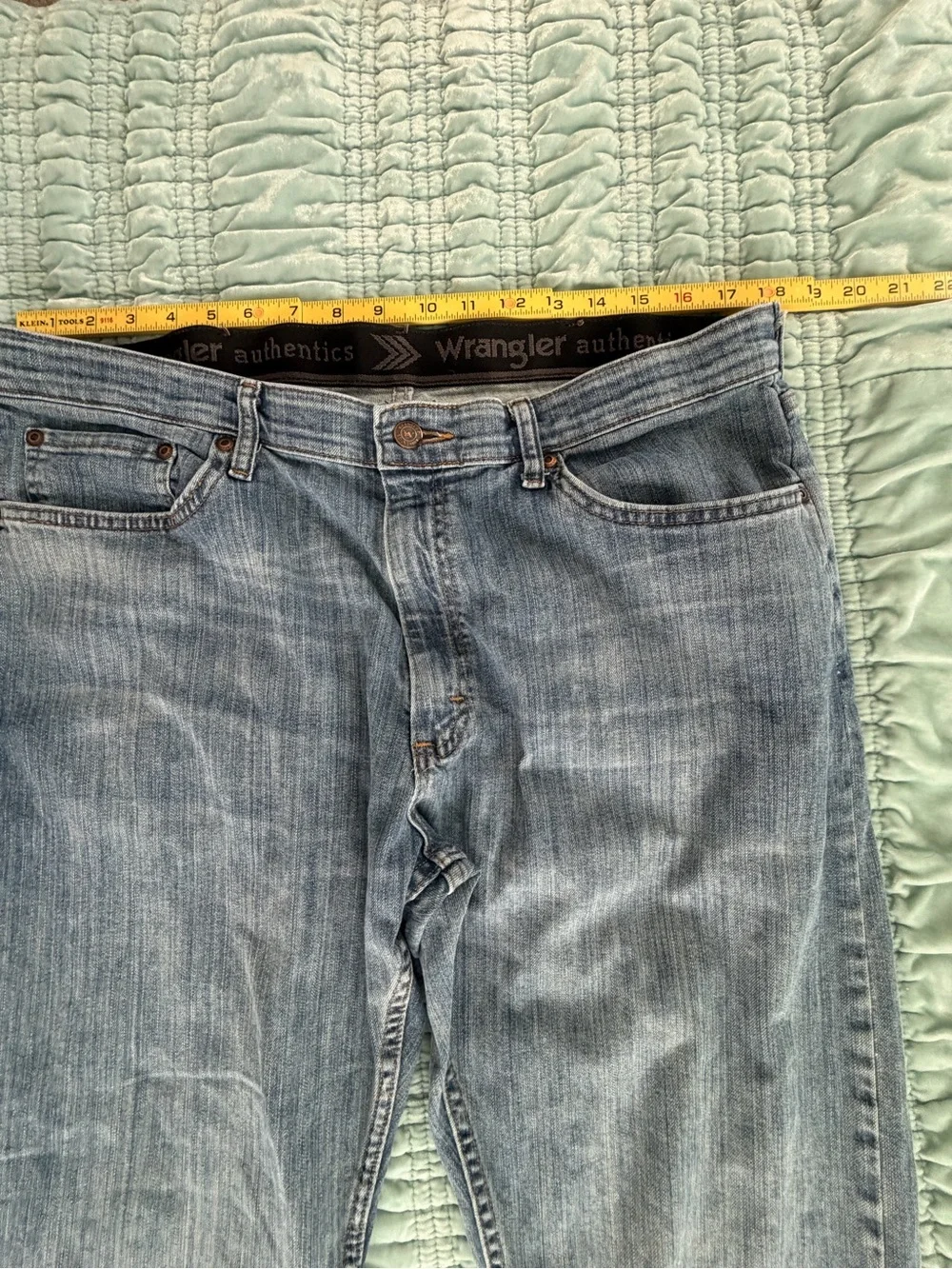 Wrangler Men’s Light Wash Straight Jeans 36/29